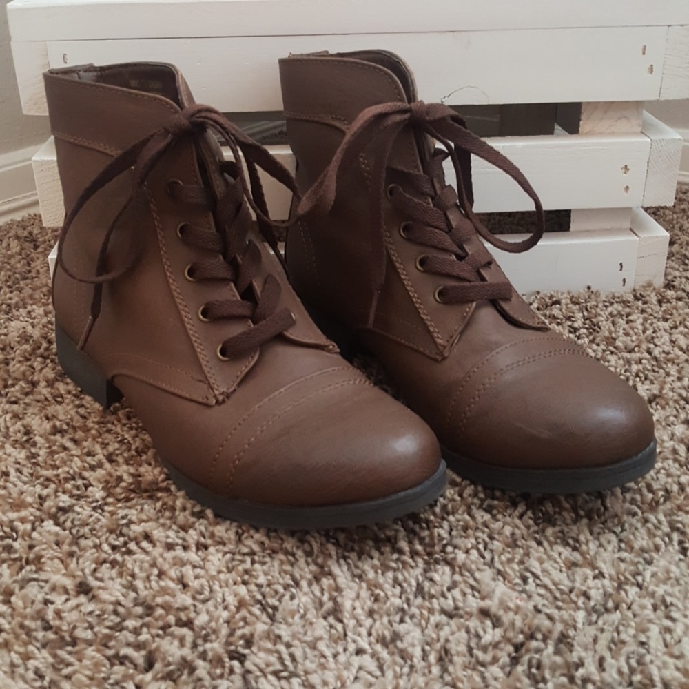 Cato, size 7.5 brown boots